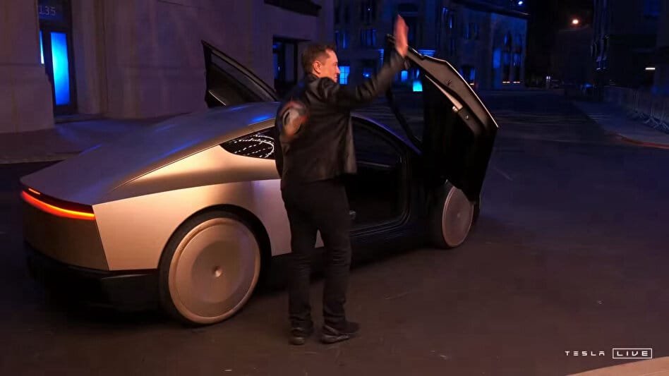 Tesla CEO'su Elon Musk, Yenilikçi Ürünlerini Tanıttı