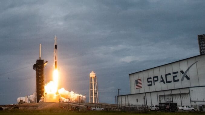 spacex-2024-yilinda-100-firlatmasini-gerceklestirdi-c8MQxKgx.jpg