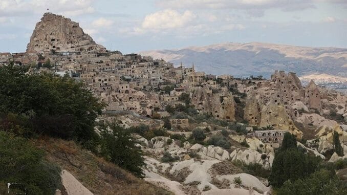 uchisar-kalesi-kapadokyanin-tarihi-ve-turistik-onemi-Su8Imb1i.jpg