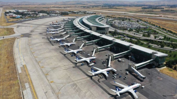 Esenboğa ve İstanbul Havalimanlarına Yeni Pistler Açılıyor